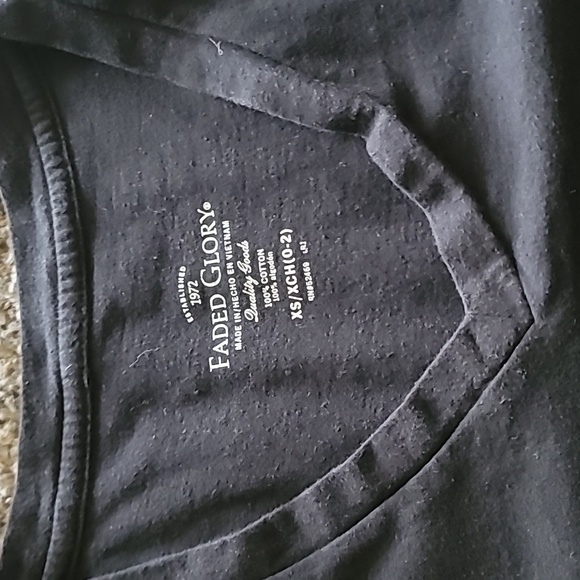 Faded Glory Basic Black V-Neck Tee EUC - Picture 2 of 5